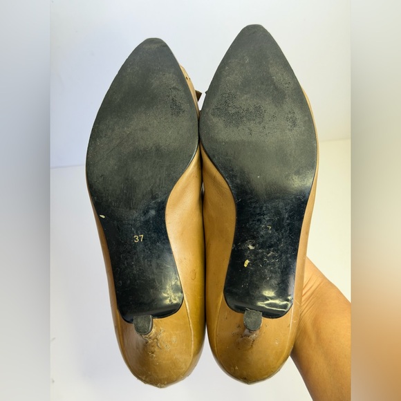 VTG Yves Saint Laurent Leather Pumps w a Bow Accent and Patent Leather Toe Cap - Picture 12 of 12